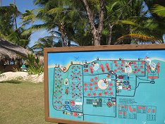 Eine Übersichtskarte am Strand des Grand Palladium Resorts