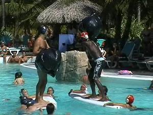 Poolspiele im RIU Club Bambu