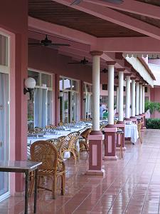RIU Naiboa: Restaurant mit Terrasse