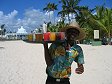 Getränke-Service am Strand des RIU Palace Punta Cana