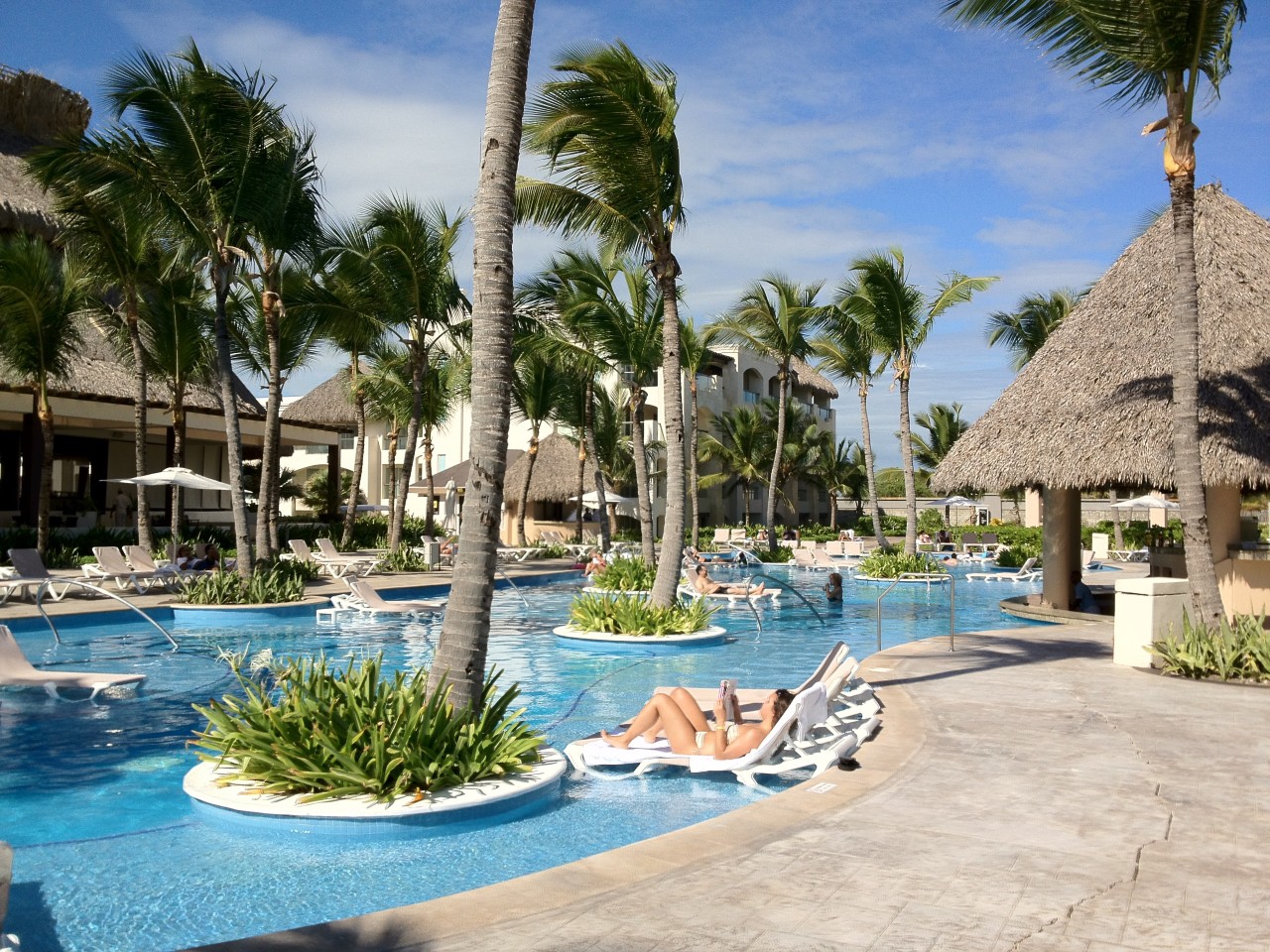 1-hard-rock-hotel-isla-pool